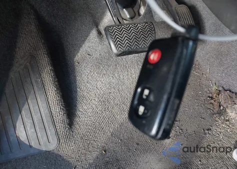 2011 Toyota Prius Three z USA, uszkodzony, nr VIN JTDKN3DU1B1450052